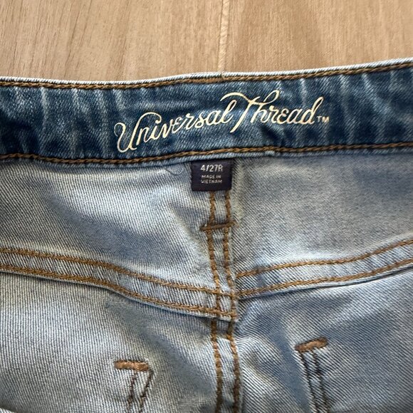 Universal Thread Jeans - Picture 2 of 4